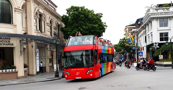 Double-decker sightseeing buses expect to attract tourists